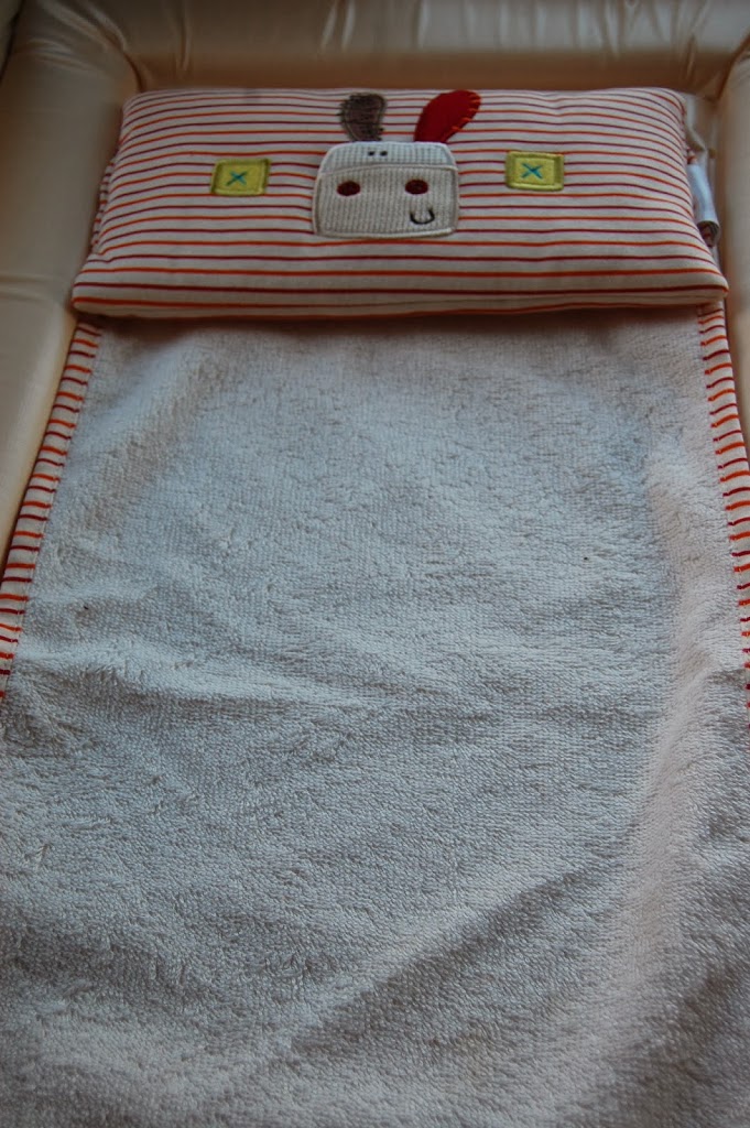 Lollipop lane cot clearance bed