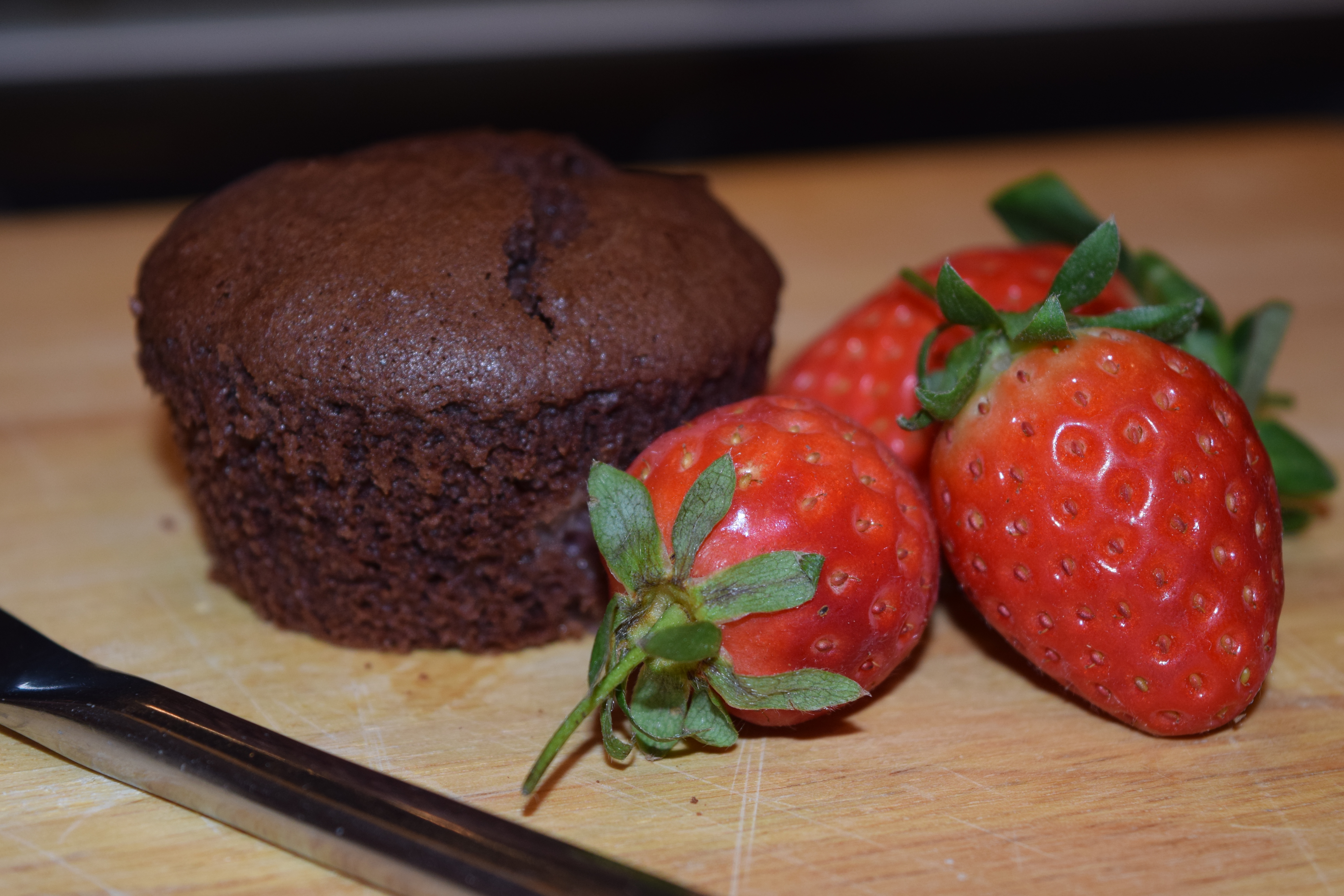 Dark chocolate and strawberry muffin recipe - Family Fever