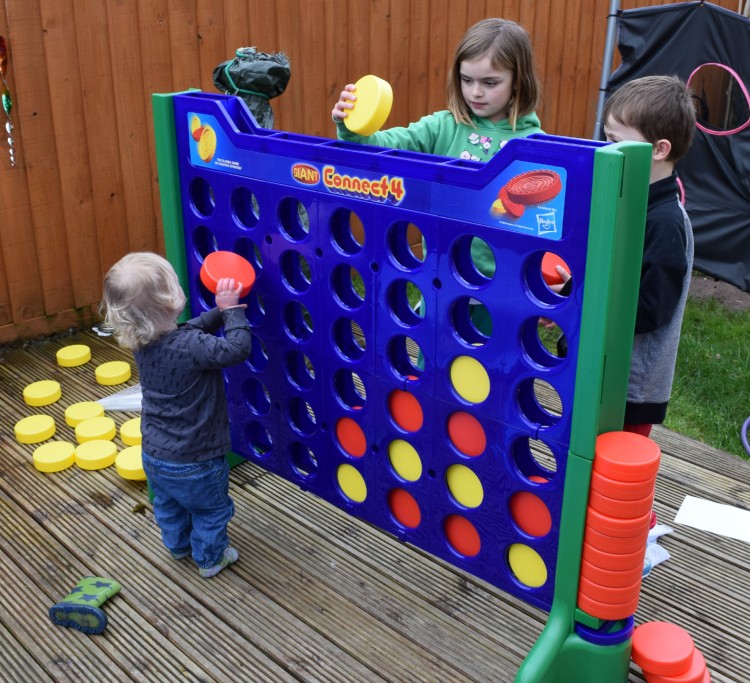 Review: Big Game Hunters Giant Connect 4