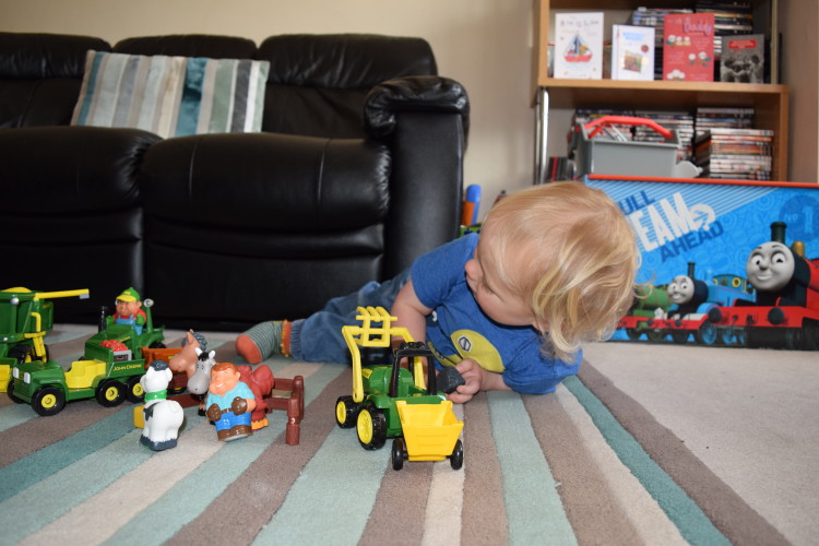 TOMY John Deere Fun on the Farm playset