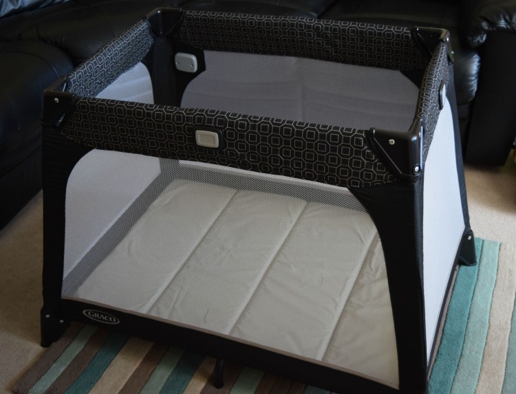 How to put up outlet a graco travel cot