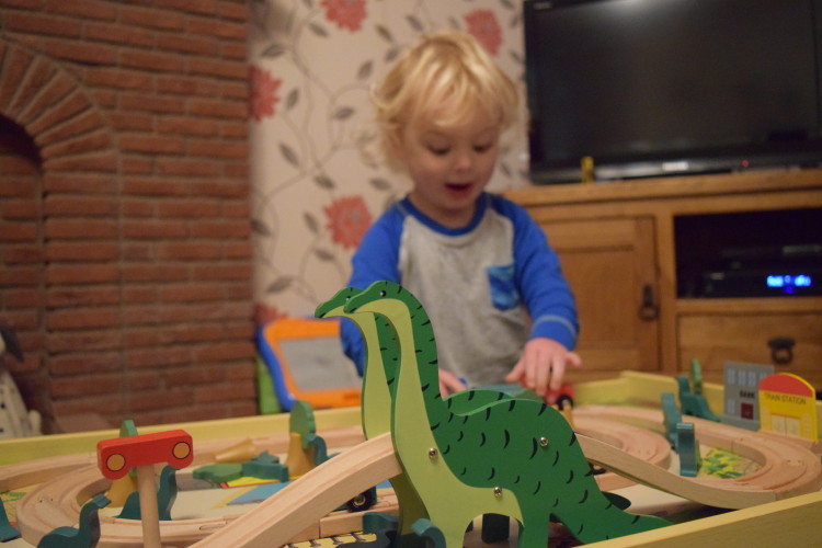 Plum Play Roar-A-Saur table