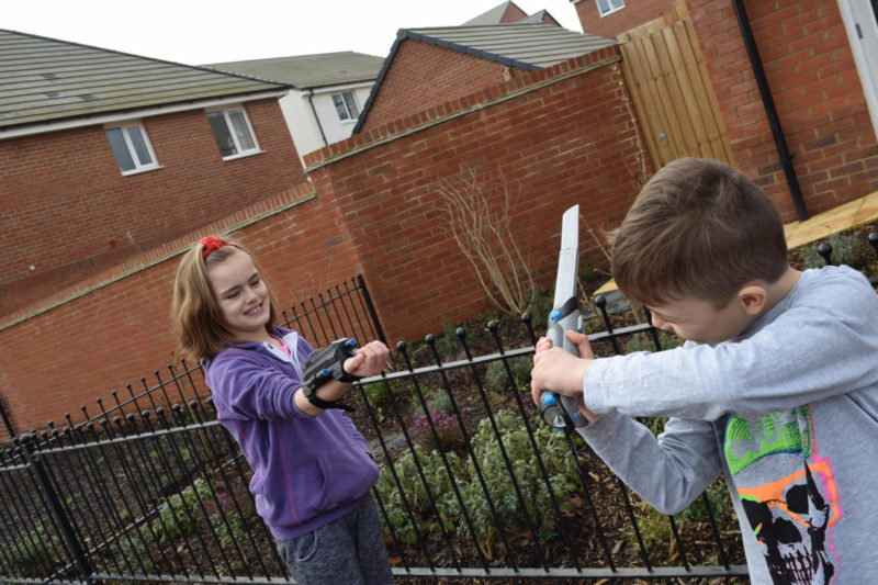 Review Spy Gear Wrist Blaster & Ninja Sword Family Fever