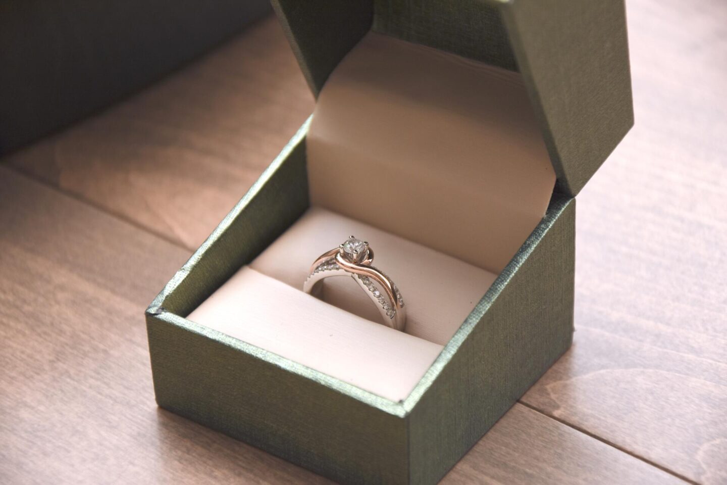 Alternatives to diamond engagement rings