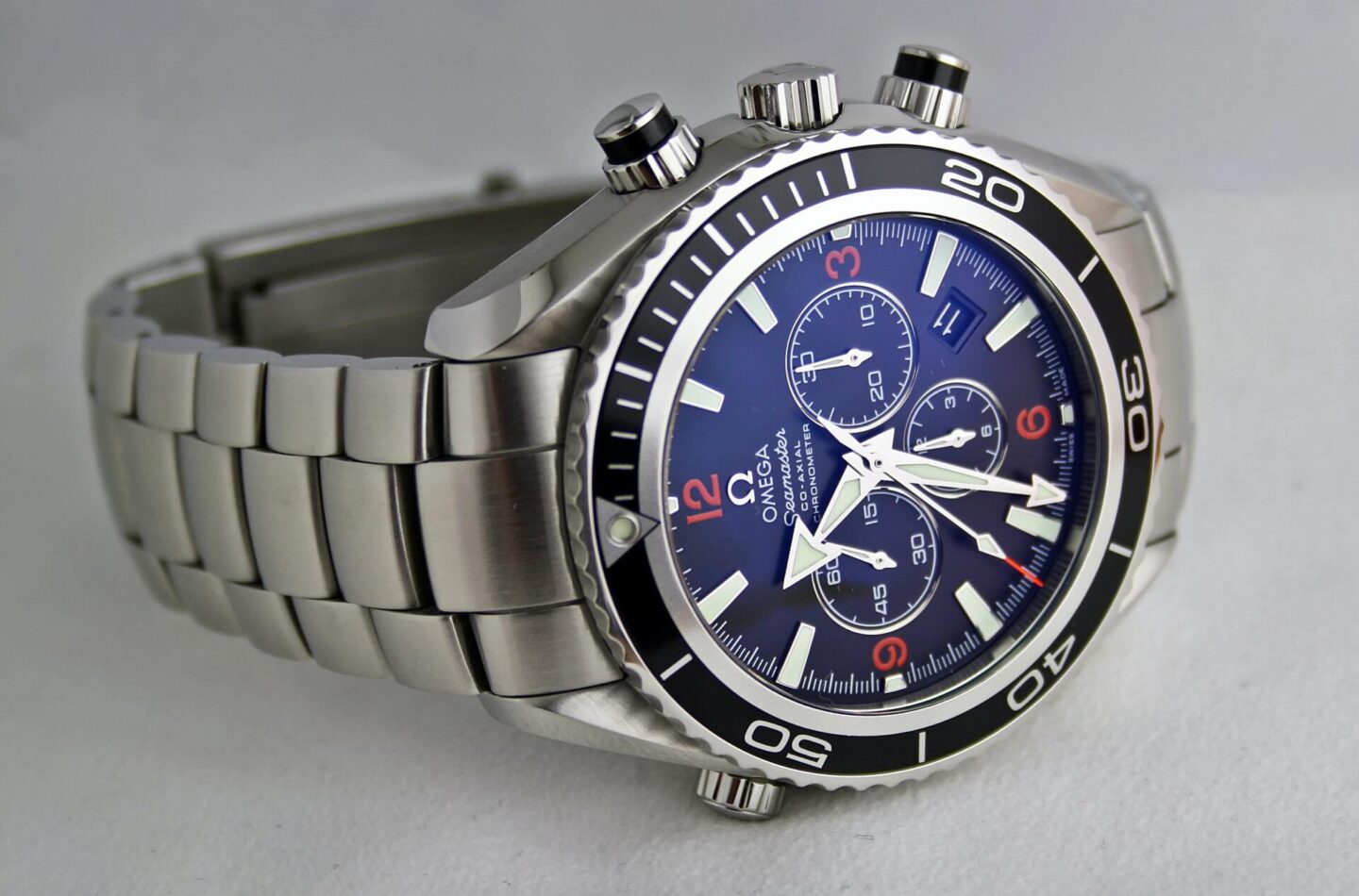 Things to Know Before Getting a Watch for Your Man